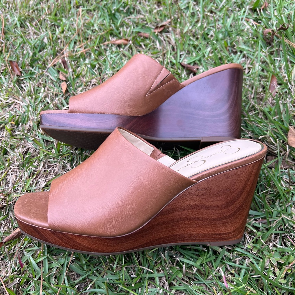 Jessica Simpson Sheyna Wedge Sandal. Size 9. Cognac.
